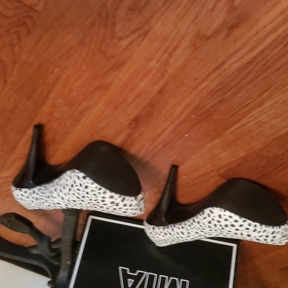Shoes - Picture 3 of 6